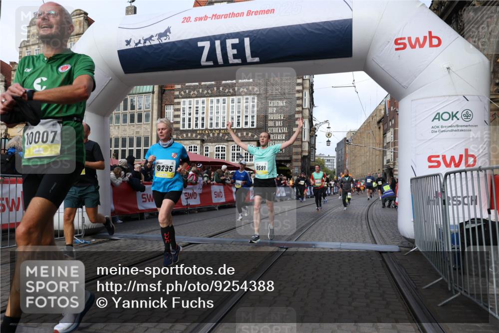 05.10.2025 - 20. swb-Marathon Bremen Yannick Fuchs http://msf.ph/oto/9254388 05.10.2025 10:54:52 Ziel 8326, 9282, 9295, 9591, 9754, 9776, 10007, 10174, 11276, 11321 meine-sportfotos.de