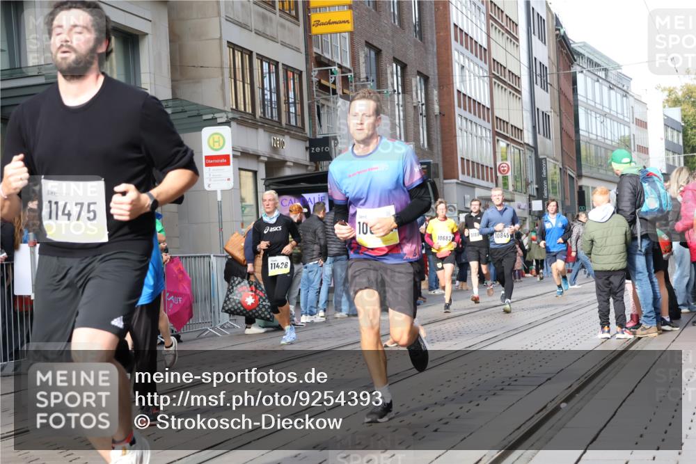 05.10.2025 - 20. swb-Marathon Bremen Strokosch-Dieckow http://msf.ph/oto/9254393 05.10.2025 10:56:23 Ziel 8118, 9188, 9266, 9547, 9669, 9886, 10008, 10042, 10059, 10145, 10397, 10644, 10648, 10683, 10845, 10924, 10971, 11100, 11253, 11260, 11274, 11426, 11475, 11571, 11675, 11691, 11734, 8118, 9188, 9266, 9547, 9669, 9886, 10008, 10042, 10059, 10145, 10397, 10644, 10648, 10683, 10845, 10924, 10971, 11100, 11253, 11260, 11274, 11426, 11475, 11571, 11675, 11691, 11734 meine-sportfotos.de
