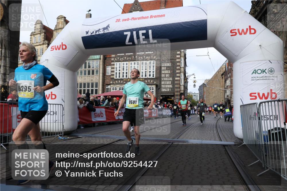 05.10.2025 - 20. swb-Marathon Bremen Yannick Fuchs http://msf.ph/oto/9254427 05.10.2025 10:54:53 Ziel 8326, 9282, 9295, 9436, 9591, 9754, 9776, 10007, 10487, 10770, 11163, 11276 meine-sportfotos.de