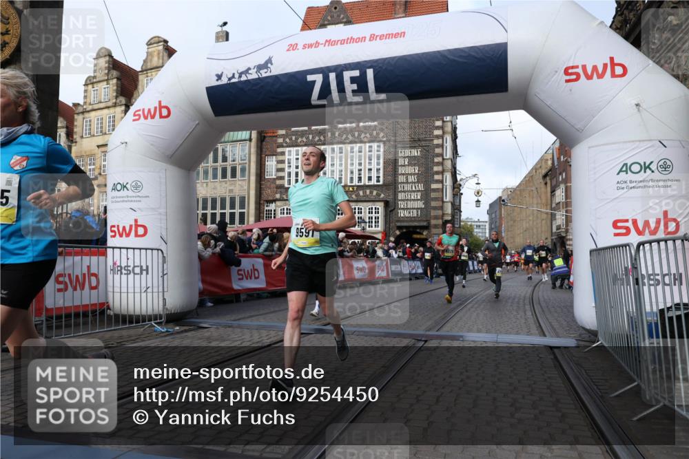 05.10.2025 - 20. swb-Marathon Bremen Yannick Fuchs http://msf.ph/oto/9254450 05.10.2025 10:54:53 Ziel 8326, 9282, 9295, 9436, 9591, 9754, 9776, 10007, 10487, 10770, 11163, 11276 meine-sportfotos.de
