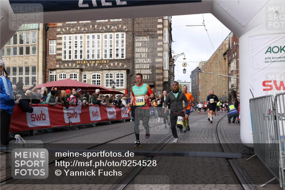 05.10.2025 - 20. swb-Marathon Bremen Yannick Fuchs http://msf.ph/oto/9254528 05.10.2025 10:54:54 Ziel 8326, 9282, 9295, 9436, 9591, 9754, 9776, 10007, 10232, 10233, 10487, 10770, 11163, 11276 meine-sportfotos.de