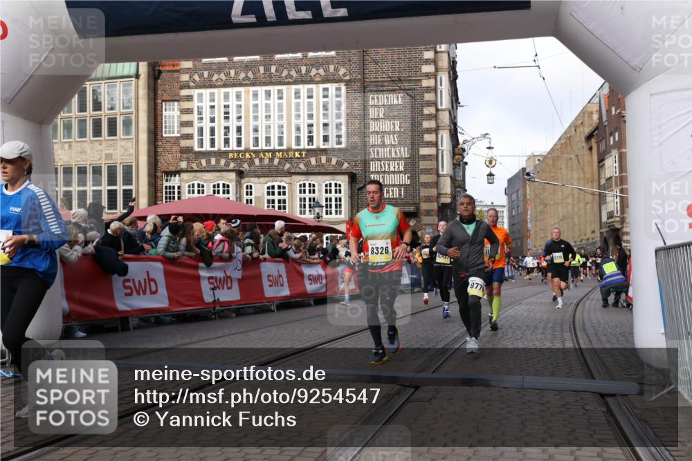 05.10.2025 - 20. swb-Marathon Bremen Yannick Fuchs http://msf.ph/oto/9254547 05.10.2025 10:54:54 Ziel 8326, 9282, 9295, 9436, 9591, 9754, 9776, 10007, 10232, 10233, 10487, 10770, 11163, 11276 meine-sportfotos.de