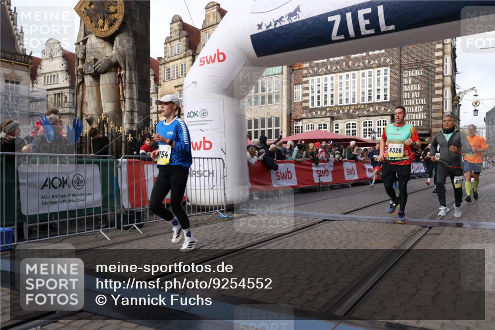05.10.2025 - 20. swb-Marathon Bremen Yannick Fuchs http://msf.ph/oto/9254552 05.10.2025 10:54:54 Ziel 8326, 9282, 9295, 9436, 9591, 9754, 9776, 10007, 10232, 10233, 10487, 10770, 11163, 11276 meine-sportfotos.de