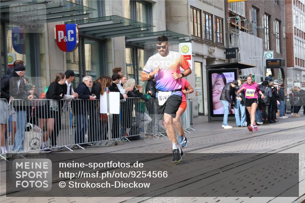 05.10.2025 - 20. swb-Marathon Bremen Strokosch-Dieckow http://msf.ph/oto/9254566 05.10.2025 10:56:34 Ziel 5172, 9188, 9266, 9451, 9669, 9797, 9937, 10059, 10069, 10105, 10145, 10397, 10644, 10683, 10845, 10867, 10924, 11168, 11274, 11426, 11435, 11566, 11675, 11734, 5172, 9188, 9266, 9451, 9669, 9797, 9937, 10059, 10069, 10105, 10145, 10397, 10644, 10683, 10845, 10867, 10924, 11168, 11274, 11426, 11435, 11566, 11675, 11734 meine-sportfotos.de