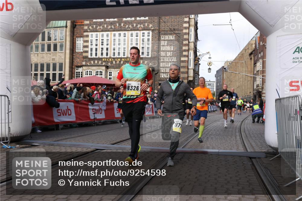 05.10.2025 - 20. swb-Marathon Bremen Yannick Fuchs http://msf.ph/oto/9254598 05.10.2025 10:54:55 Ziel 8326, 9282, 9295, 9436, 9560, 9591, 9754, 9776, 10007, 10024, 10232, 10233, 10487, 10770, 11163, 11276 meine-sportfotos.de