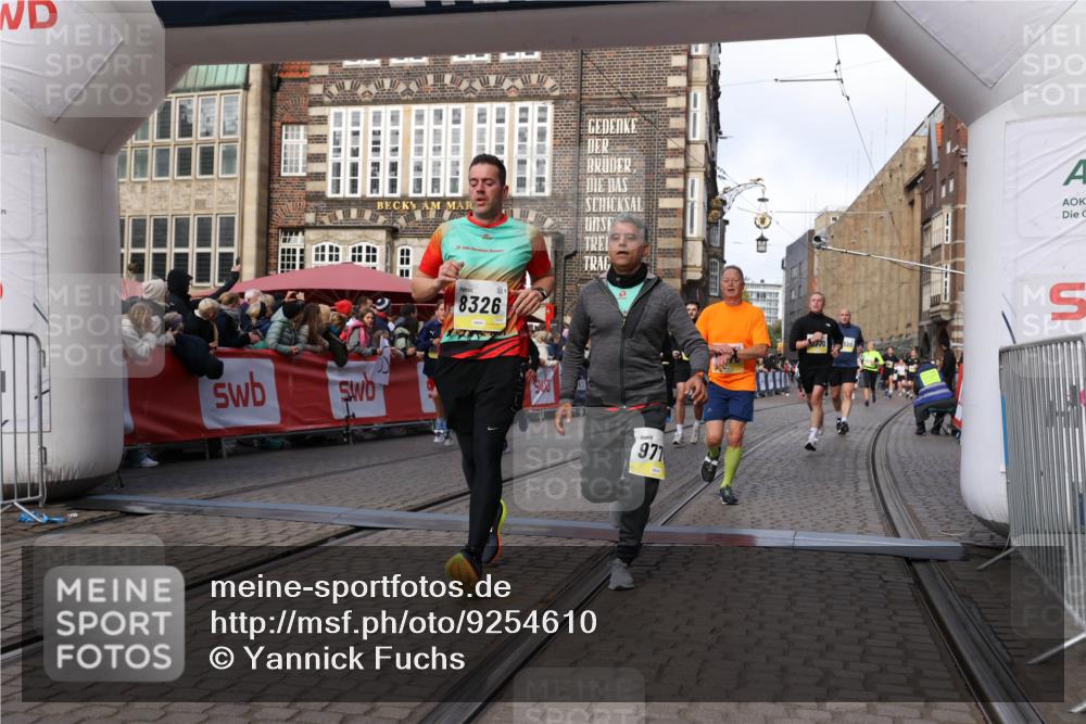 05.10.2025 - 20. swb-Marathon Bremen Yannick Fuchs http://msf.ph/oto/9254610 05.10.2025 10:54:55 Ziel 8326, 9282, 9295, 9436, 9560, 9591, 9754, 9776, 10007, 10024, 10232, 10233, 10487, 10770, 11163, 11276 meine-sportfotos.de