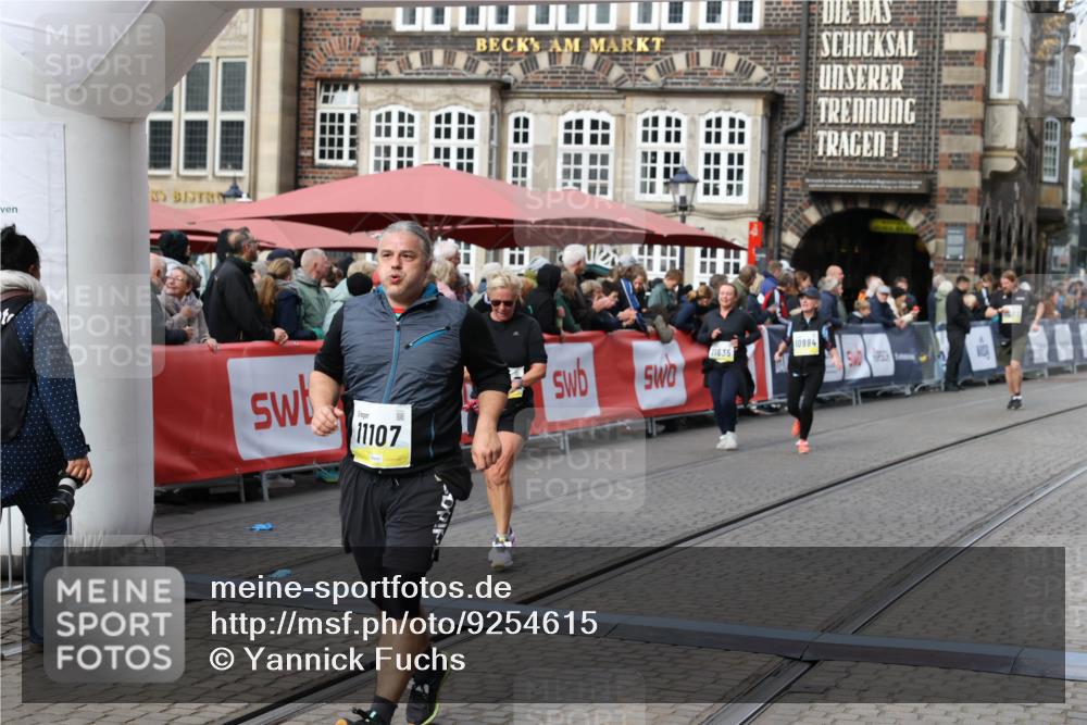 05.10.2025 - 20. swb-Marathon Bremen Yannick Fuchs http://msf.ph/oto/9254615 05.10.2025 11:15:13 Ziel 10496, 10647, 10984, 11107, 11635 meine-sportfotos.de