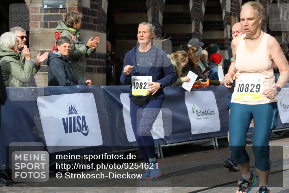 05.10.2025 - 20. swb-Marathon Bremen Strokosch-Dieckow http://msf.ph/oto/9254621 05.10.2025 11:02:20 Ziel 9748, 10093, 10130, 10194, 10821, 10829, 10982, 10983, 11386 meine-sportfotos.de