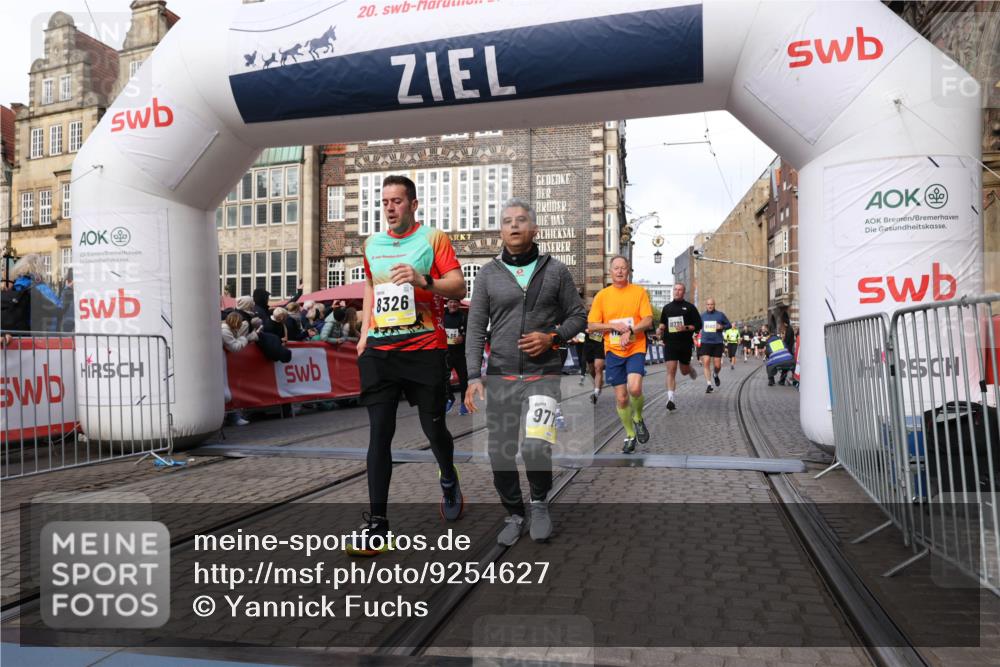 05.10.2025 - 20. swb-Marathon Bremen Yannick Fuchs http://msf.ph/oto/9254627 05.10.2025 10:54:55 Ziel 8326, 9282, 9295, 9436, 9560, 9591, 9754, 9776, 10007, 10024, 10232, 10233, 10487, 10770, 11163, 11276 meine-sportfotos.de