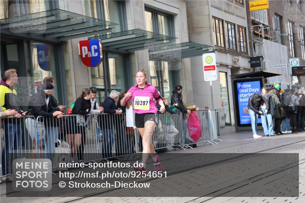 05.10.2025 - 20. swb-Marathon Bremen Strokosch-Dieckow http://msf.ph/oto/9254651 05.10.2025 10:56:37 Ziel 5172, 9188, 9231, 9314, 9451, 9669, 9797, 9937, 10069, 10105, 10145, 10397, 10845, 10867, 10924, 11168, 11274, 11426, 11435, 11566, 11675, 11734, 5172, 9188, 9231, 9314, 9451, 9669, 9797, 9937, 10069, 10105, 10145, 10397, 10845, 10867, 10924, 11168, 11274, 11426, 11435, 11566, 11675, 11734 meine-sportfotos.de
