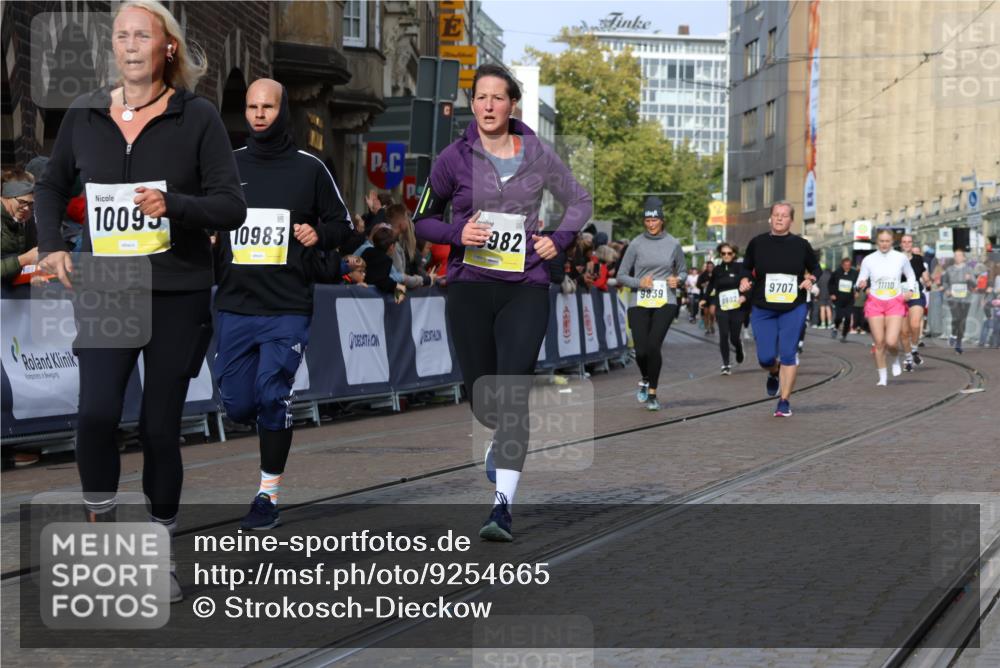 05.10.2025 - 20. swb-Marathon Bremen Strokosch-Dieckow http://msf.ph/oto/9254665 05.10.2025 11:02:23 Ziel 9707, 9748, 9802, 9839, 10093, 10194, 10615, 10821, 10829, 10982, 10983, 11386, 11537, 11538 meine-sportfotos.de