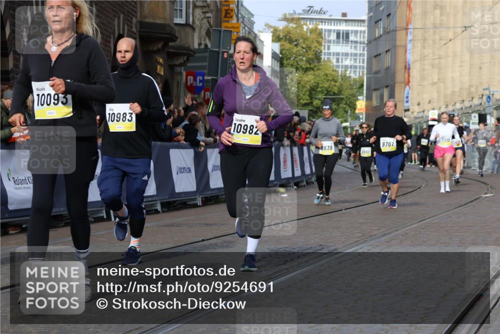 05.10.2025 - 20. swb-Marathon Bremen Strokosch-Dieckow http://msf.ph/oto/9254691 05.10.2025 11:02:23 Ziel 9707, 9748, 9802, 9839, 10093, 10194, 10615, 10821, 10829, 10982, 10983, 11386, 11537, 11538 meine-sportfotos.de
