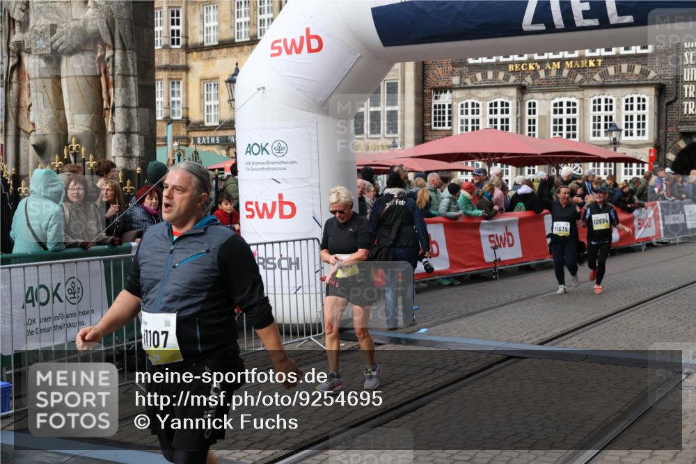 05.10.2025 - 20. swb-Marathon Bremen Yannick Fuchs http://msf.ph/oto/9254695 05.10.2025 11:15:15 Ziel 10496, 10647, 10984, 11107, 11635 meine-sportfotos.de