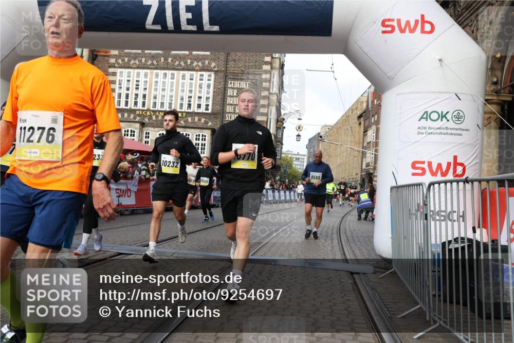 05.10.2025 - 20. swb-Marathon Bremen Yannick Fuchs http://msf.ph/oto/9254697 05.10.2025 10:54:57 Ziel 8326, 9282, 9295, 9436, 9560, 9591, 9754, 9776, 10007, 10024, 10232, 10233, 10487, 10609, 10770, 11163, 11276, 11373 meine-sportfotos.de