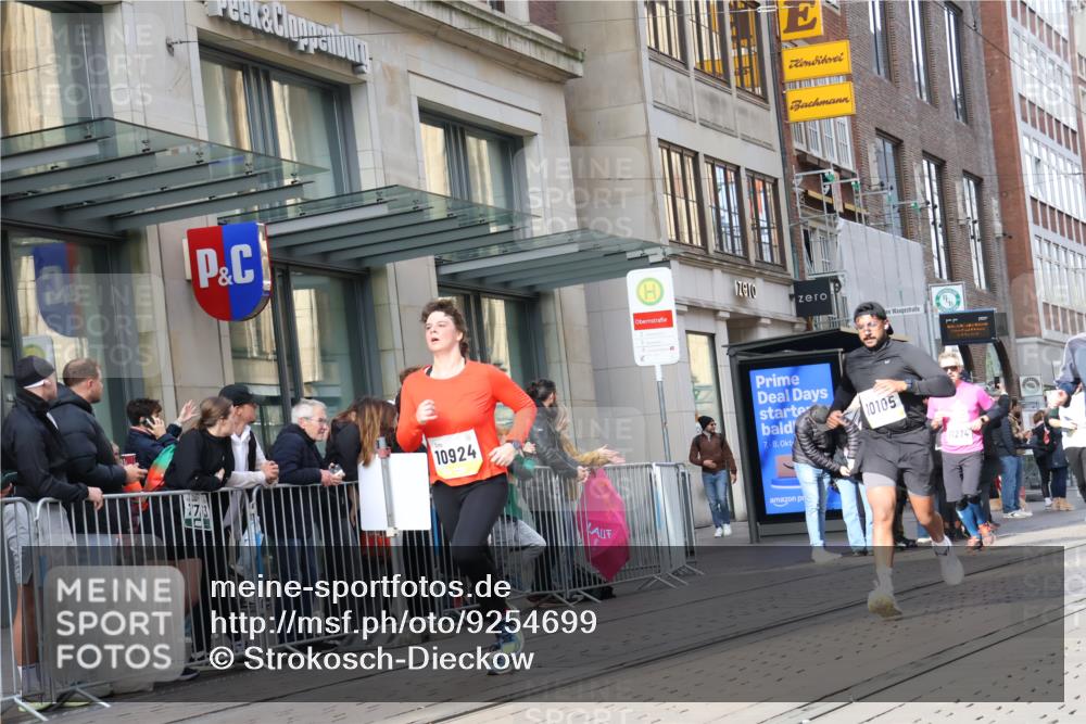 05.10.2025 - 20. swb-Marathon Bremen Strokosch-Dieckow http://msf.ph/oto/9254699 05.10.2025 10:56:40 Ziel 5172, 9188, 9231, 9314, 9451, 9577, 9669, 9797, 9937, 10069, 10105, 10145, 10397, 10545, 10845, 10867, 10917, 10924, 11138, 11168, 11202, 11274, 11434, 11435, 11566, 11675, 11686, 5172, 9188, 9231, 9314, 9451, 9577, 9669, 9797, 9937, 10069, 10105, 10145, 10397, 10545, 10845, 10867, 10917, 10924, 11138, 11168, 11202, 11274, 11434, 11435, 11566, 11675, 11686 meine-sportfotos.de