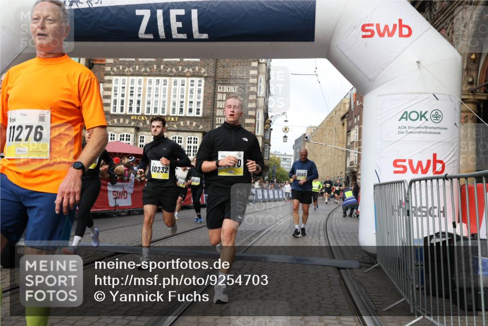 05.10.2025 - 20. swb-Marathon Bremen Yannick Fuchs http://msf.ph/oto/9254703 05.10.2025 10:54:57 Ziel 8326, 9282, 9295, 9436, 9560, 9591, 9754, 9776, 10007, 10024, 10232, 10233, 10487, 10609, 10770, 11163, 11276, 11373 meine-sportfotos.de