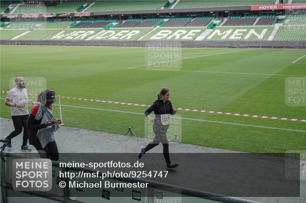 05.10.2025 - 20. swb-Marathon Bremen Michael Burmester http://msf.ph/oto/9254747 05.10.2025 10:42:59 Laufen im Stadion 8225, 9185, 9212, 9276, 9288, 9410, 9476, 9481, 9493, 9526, 9557, 9664, 9675, 9680, 9726, 9731, 9732, 9734, 9736, 9760, 9784, 9806, 9822, 9823, 9826, 9848, 9861, 9867, 9912, 9945, 9972, 9999, 10074, 10146, 10245, 10315, 10316, 10365, 10366, 10396, 10412, 10415, 10417, 10433, 10463, 10596, 10684, 10849, 10860, 10861, 10962, 10969, 11030, 11073, 11083, 11112, 11126, 11157, 11161, 11170, 11172, 11215, 11240, 11242, 11285, 11404, 11536, 9519, 9648 meine-sportfotos.de