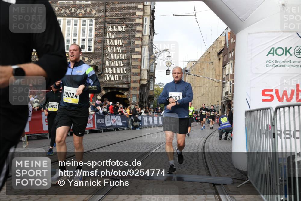 05.10.2025 - 20. swb-Marathon Bremen Yannick Fuchs http://msf.ph/oto/9254774 05.10.2025 10:54:58 Ziel 8326, 9282, 9295, 9436, 9560, 9591, 9754, 9776, 10024, 10232, 10233, 10487, 10609, 10770, 11163, 11276, 11373 meine-sportfotos.de