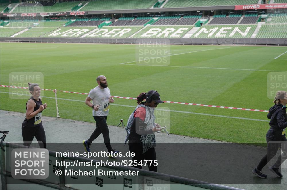 05.10.2025 - 20. swb-Marathon Bremen Michael Burmester http://msf.ph/oto/9254775 05.10.2025 10:43:00 Laufen im Stadion 8225, 9185, 9212, 9276, 9288, 9410, 9476, 9481, 9493, 9526, 9557, 9664, 9675, 9680, 9726, 9731, 9732, 9734, 9736, 9760, 9784, 9806, 9822, 9823, 9826, 9848, 9861, 9867, 9912, 9945, 9972, 9999, 10074, 10146, 10245, 10315, 10316, 10365, 10366, 10396, 10412, 10415, 10417, 10433, 10463, 10596, 10684, 10849, 10860, 10861, 10962, 10969, 11030, 11073, 11083, 11112, 11126, 11157, 11161, 11170, 11172, 11215, 11240, 11242, 11285, 11331, 11404, 11536, 9519, 9648 meine-sportfotos.de