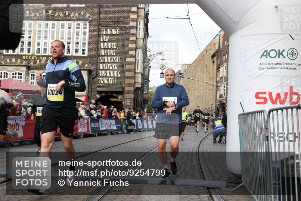 05.10.2025 - 20. swb-Marathon Bremen Yannick Fuchs http://msf.ph/oto/9254799 05.10.2025 10:54:58 Ziel 8326, 9282, 9295, 9436, 9560, 9591, 9754, 9776, 10024, 10232, 10233, 10487, 10609, 10770, 11163, 11276, 11373 meine-sportfotos.de