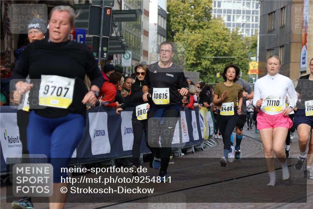05.10.2025 - 20. swb-Marathon Bremen Strokosch-Dieckow http://msf.ph/oto/9254811 05.10.2025 11:02:27 Ziel 9468, 9647, 9707, 9802, 9839, 10033, 10093, 10595, 10598, 10615, 10982, 10983, 11110, 11160, 11537, 11538, 11711 meine-sportfotos.de