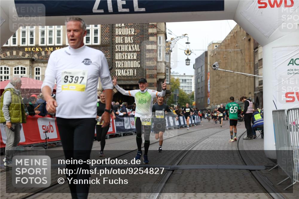 05.10.2025 - 20. swb-Marathon Bremen Yannick Fuchs http://msf.ph/oto/9254827 05.10.2025 10:46:09 Ziel 9397, 9500, 9876, 10090, 10688, 11074, 11513, 11617 meine-sportfotos.de