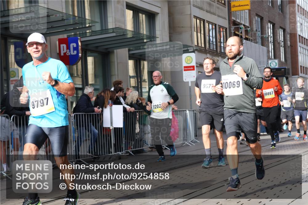 05.10.2025 - 20. swb-Marathon Bremen Strokosch-Dieckow http://msf.ph/oto/9254858 05.10.2025 10:56:46 Ziel 5172, 9231, 9292, 9314, 9450, 9451, 9489, 9577, 9669, 9797, 9937, 9947, 10069, 10105, 10169, 10293, 10397, 10545, 10657, 10867, 10917, 11015, 11138, 11168, 11202, 11274, 11434, 11435, 11566, 11596, 11686, 5172, 9231, 9292, 9314, 9450, 9451, 9489, 9577, 9669, 9797, 9937, 9947, 10069, 10105, 10169, 10293, 10397, 10545, 10657, 10867, 10917, 11015, 11138, 11168, 11202, 11274, 11434, 11435, 11566, 11596, 11686 meine-sportfotos.de