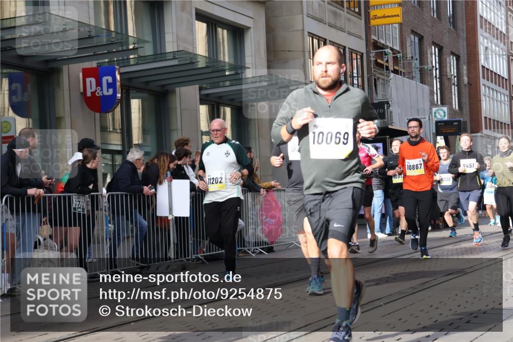 05.10.2025 - 20. swb-Marathon Bremen Strokosch-Dieckow http://msf.ph/oto/9254875 05.10.2025 10:56:47 Ziel 5172, 9231, 9292, 9314, 9450, 9451, 9489, 9577, 9797, 9844, 9937, 9947, 10069, 10105, 10169, 10293, 10397, 10545, 10657, 10867, 10917, 11015, 11138, 11168, 11202, 11434, 11435, 11566, 11596, 11686, 5172, 9231, 9292, 9314, 9450, 9451, 9489, 9577, 9797, 9844, 9937, 9947, 10069, 10105, 10169, 10293, 10397, 10545, 10657, 10867, 10917, 11015, 11138, 11168, 11202, 11434, 11435, 11566, 11596, 11686 meine-sportfotos.de