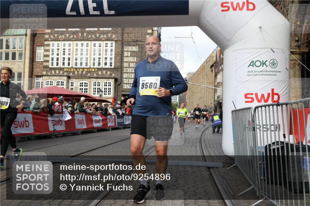 05.10.2025 - 20. swb-Marathon Bremen Yannick Fuchs http://msf.ph/oto/9254896 05.10.2025 10:55:00 Ziel 8326, 9427, 9436, 9560, 9570, 9754, 9776, 10024, 10231, 10232, 10233, 10487, 10609, 10770, 11163, 11276, 11373, 11470 meine-sportfotos.de