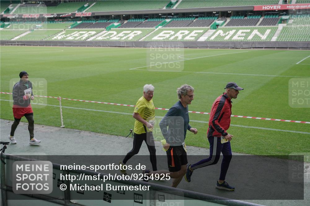 05.10.2025 - 20. swb-Marathon Bremen Michael Burmester http://msf.ph/oto/9254925 05.10.2025 10:43:07 Laufen im Stadion 8225, 9185, 9212, 9276, 9288, 9410, 9476, 9481, 9493, 9526, 9557, 9664, 9675, 9680, 9726, 9731, 9732, 9734, 9736, 9760, 9784, 9806, 9822, 9823, 9826, 9848, 9861, 9867, 9912, 10074, 10146, 10183, 10245, 10315, 10316, 10365, 10366, 10396, 10399, 10412, 10417, 10433, 10435, 10463, 10515, 10596, 10849, 10860, 10861, 10962, 10969, 11030, 11073, 11083, 11112, 11113, 11157, 11161, 11170, 11215, 11240, 11242, 11285, 11331, 11404, 11536, 9519, 9648, 9945, 9972 meine-sportfotos.de