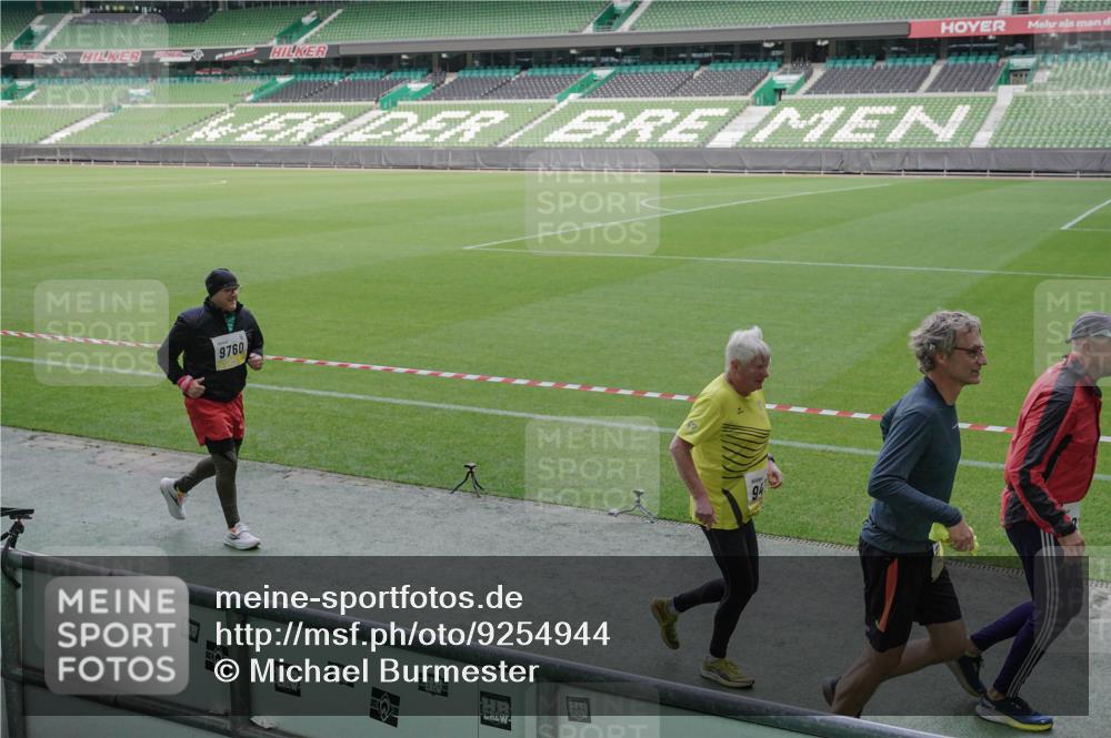 05.10.2025 - 20. swb-Marathon Bremen Michael Burmester http://msf.ph/oto/9254944 05.10.2025 10:43:08 Laufen im Stadion 8225, 9185, 9212, 9276, 9288, 9410, 9476, 9481, 9493, 9526, 9557, 9664, 9675, 9680, 9726, 9731, 9732, 9734, 9736, 9760, 9784, 9806, 9822, 9823, 9826, 9848, 9861, 9867, 9912, 10074, 10146, 10183, 10245, 10315, 10316, 10396, 10399, 10412, 10417, 10433, 10435, 10463, 10515, 10596, 10849, 10860, 10861, 10962, 10969, 11030, 11073, 11083, 11112, 11113, 11157, 11161, 11170, 11215, 11240, 11242, 11285, 11331, 11404, 11536, 9212, 9519, 9648, 9945, 9972 meine-sportfotos.de
