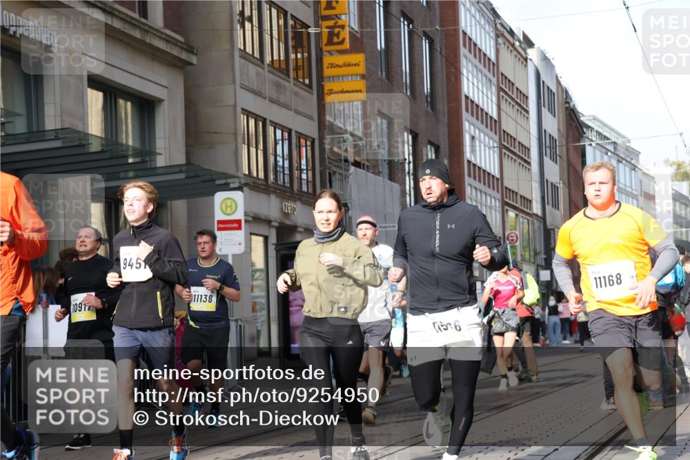 05.10.2025 - 20. swb-Marathon Bremen Strokosch-Dieckow http://msf.ph/oto/9254950 05.10.2025 10:56:49 Ziel 5172, 9231, 9260, 9292, 9314, 9450, 9451, 9489, 9577, 9797, 9844, 9937, 9947, 10069, 10105, 10169, 10293, 10367, 10545, 10657, 10867, 10917, 11015, 11138, 11168, 11202, 11434, 11435, 11566, 11596, 11686, 5172, 9231, 9260, 9292, 9314, 9450, 9451, 9489, 9577, 9797, 9844, 9937, 9947, 10069, 10105, 10169, 10293, 10367, 10545, 10657, 10867, 10917, 11015, 11138, 11168, 11202, 11434, 11435, 11566, 11596, 11686 meine-sportfotos.de