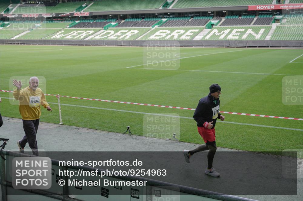 05.10.2025 - 20. swb-Marathon Bremen Michael Burmester http://msf.ph/oto/9254963 05.10.2025 10:43:10 Laufen im Stadion 8225, 9185, 9276, 9288, 9410, 9476, 9481, 9493, 9526, 9557, 9561, 9664, 9675, 9680, 9726, 9731, 9732, 9734, 9736, 9760, 9784, 9806, 9822, 9823, 9826, 9848, 9861, 9867, 9912, 10074, 10146, 10183, 10245, 10315, 10316, 10396, 10399, 10412, 10417, 10433, 10435, 10463, 10515, 10596, 10849, 10860, 10861, 10962, 10969, 11030, 11073, 11083, 11112, 11113, 11157, 11161, 11170, 11215, 11240, 11242, 11285, 11331, 11404, 11536, 9212, 9276, 9519, 9648, 9945, 9972 meine-sportfotos.de