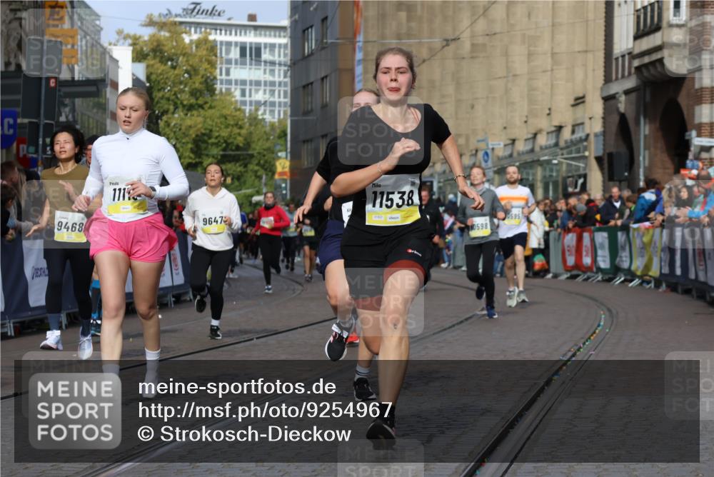 05.10.2025 - 20. swb-Marathon Bremen Strokosch-Dieckow http://msf.ph/oto/9254967 05.10.2025 11:02:29 Ziel 9468, 9647, 9707, 9802, 9839, 10033, 10595, 10598, 10615, 11110, 11160, 11537, 11538, 11711 meine-sportfotos.de
