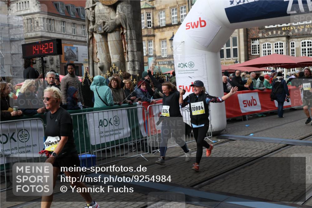 05.10.2025 - 20. swb-Marathon Bremen Yannick Fuchs http://msf.ph/oto/9254984 05.10.2025 11:15:18 Ziel 10647, 10984, 11107, 11293, 11635 meine-sportfotos.de