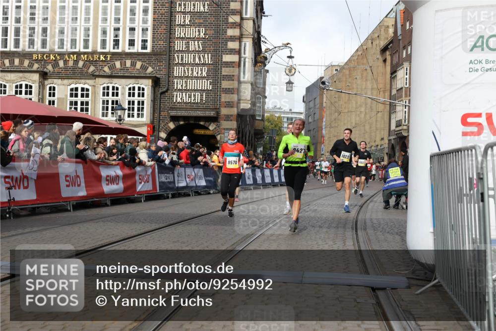05.10.2025 - 20. swb-Marathon Bremen Yannick Fuchs http://msf.ph/oto/9254992 05.10.2025 10:55:01 Ziel 8326, 9427, 9436, 9560, 9570, 9776, 10024, 10231, 10232, 10233, 10487, 10609, 10770, 11163, 11276, 11373, 11470 meine-sportfotos.de