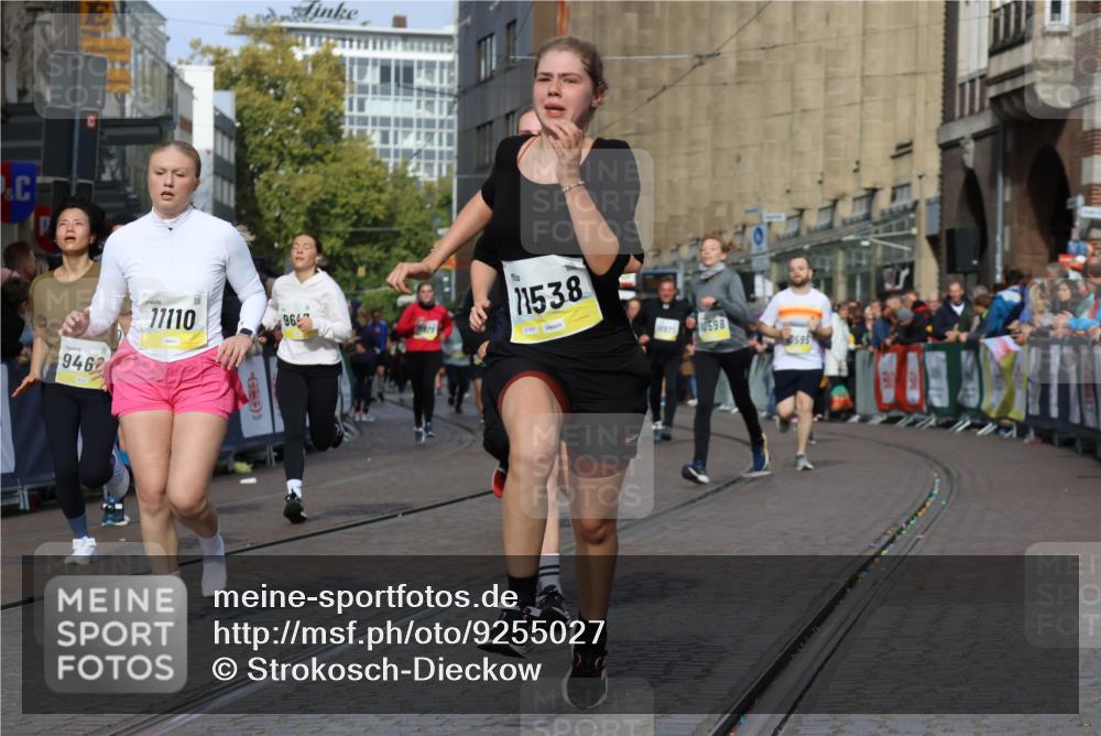 05.10.2025 - 20. swb-Marathon Bremen Strokosch-Dieckow http://msf.ph/oto/9255027 05.10.2025 11:02:30 Ziel 9468, 9647, 9707, 9802, 9839, 10033, 10595, 10598, 10615, 11110, 11160, 11537, 11538, 11711 meine-sportfotos.de