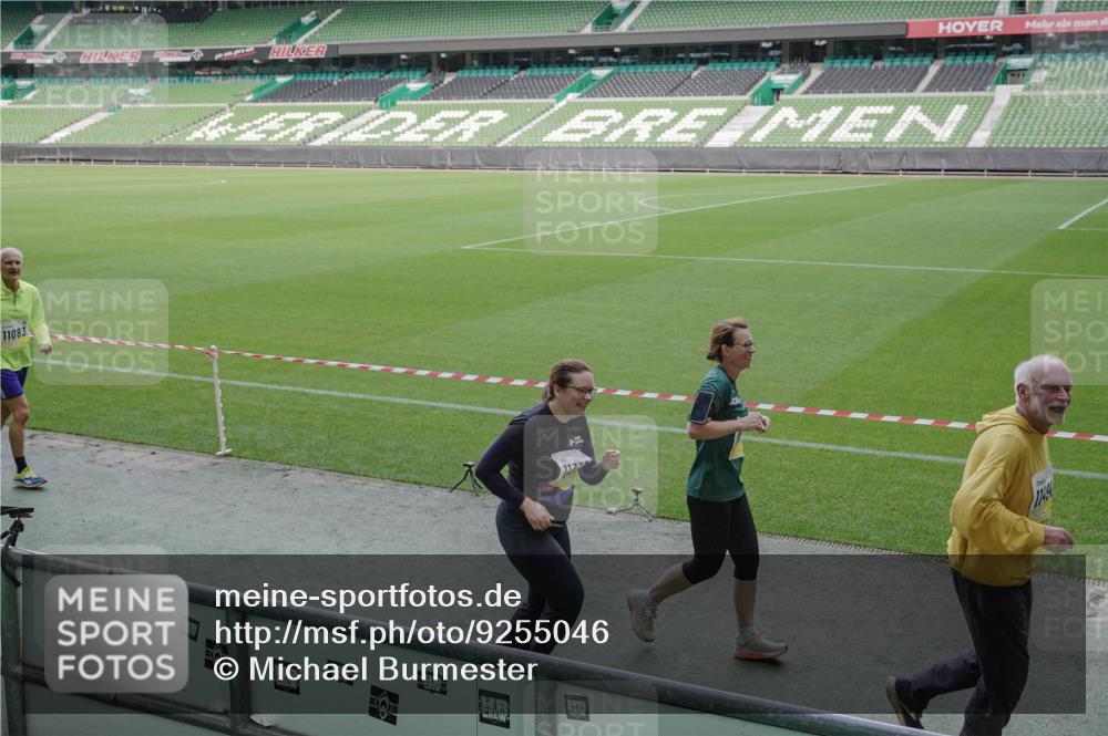 05.10.2025 - 20. swb-Marathon Bremen Michael Burmester http://msf.ph/oto/9255046 05.10.2025 10:43:12 Laufen im Stadion 8225, 9185, 9288, 9410, 9476, 9481, 9493, 9526, 9557, 9561, 9664, 9675, 9680, 9726, 9731, 9732, 9734, 9736, 9760, 9784, 9806, 9822, 9823, 9826, 9848, 9861, 9867, 9912, 10074, 10146, 10183, 10245, 10315, 10316, 10396, 10399, 10412, 10417, 10433, 10435, 10463, 10515, 10596, 10849, 10860, 10861, 10962, 10969, 11030, 11073, 11083, 11112, 11113, 11157, 11161, 11170, 11215, 11240, 11242, 11285, 11331, 11404, 11536, 9212, 9276, 9648, 9945, 9972 meine-sportfotos.de