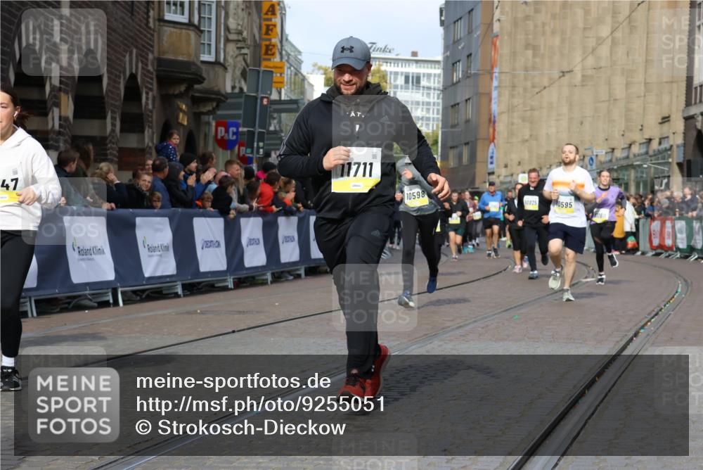 05.10.2025 - 20. swb-Marathon Bremen Strokosch-Dieckow http://msf.ph/oto/9255051 05.10.2025 11:02:33 Ziel 9468, 9647, 9802, 9839, 10033, 10595, 10598, 10615, 10825, 10826, 11110, 11160, 11537, 11538, 11711 meine-sportfotos.de