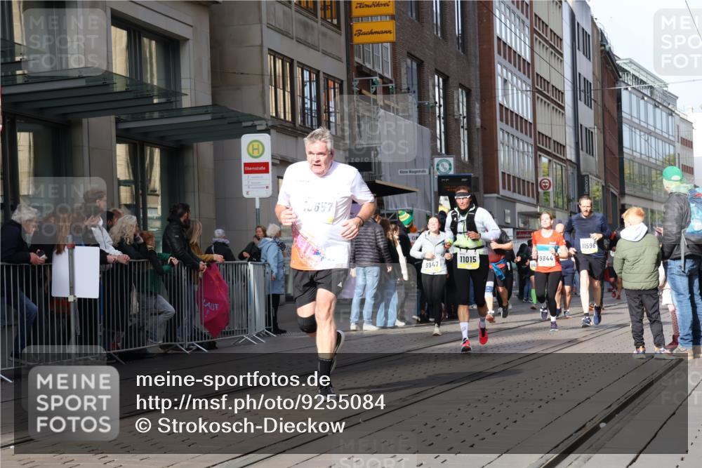05.10.2025 - 20. swb-Marathon Bremen Strokosch-Dieckow http://msf.ph/oto/9255084 05.10.2025 10:56:57 Ziel 5172, 7101, 9000, 9215, 9231, 9260, 9292, 9314, 9450, 9489, 9550, 9577, 9797, 9844, 9947, 10169, 10281, 10293, 10367, 10545, 10645, 10657, 10917, 10950, 11015, 11138, 11202, 11434, 11435, 11566, 11596, 11606, 11686, 5172, 7101, 9000, 9215, 9231, 9260, 9292, 9314, 9450, 9489, 9550, 9577, 9797, 9844, 9947, 10169, 10281, 10293, 10367, 10545, 10645, 10657, 10917, 10950, 11015, 11138, 11202, 11434, 11435, 11566, 11596, 11606, 11686 meine-sportfotos.de