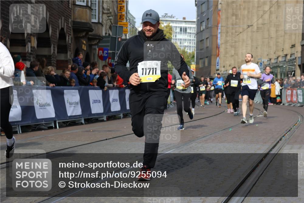 05.10.2025 - 20. swb-Marathon Bremen Strokosch-Dieckow http://msf.ph/oto/9255094 05.10.2025 11:02:33 Ziel 9468, 9647, 9802, 9839, 10033, 10595, 10598, 10615, 10825, 10826, 11110, 11160, 11537, 11538, 11711 meine-sportfotos.de