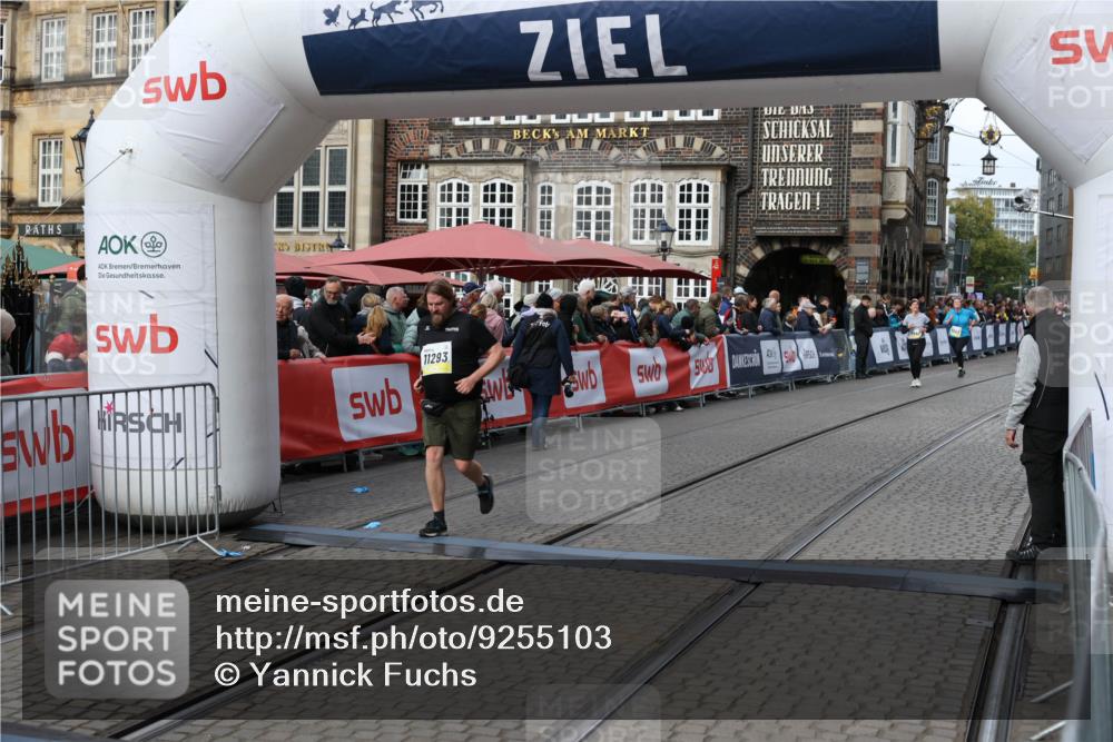 05.10.2025 - 20. swb-Marathon Bremen Yannick Fuchs http://msf.ph/oto/9255103 05.10.2025 11:15:19 Ziel 10647, 10984, 11293, 11635 meine-sportfotos.de