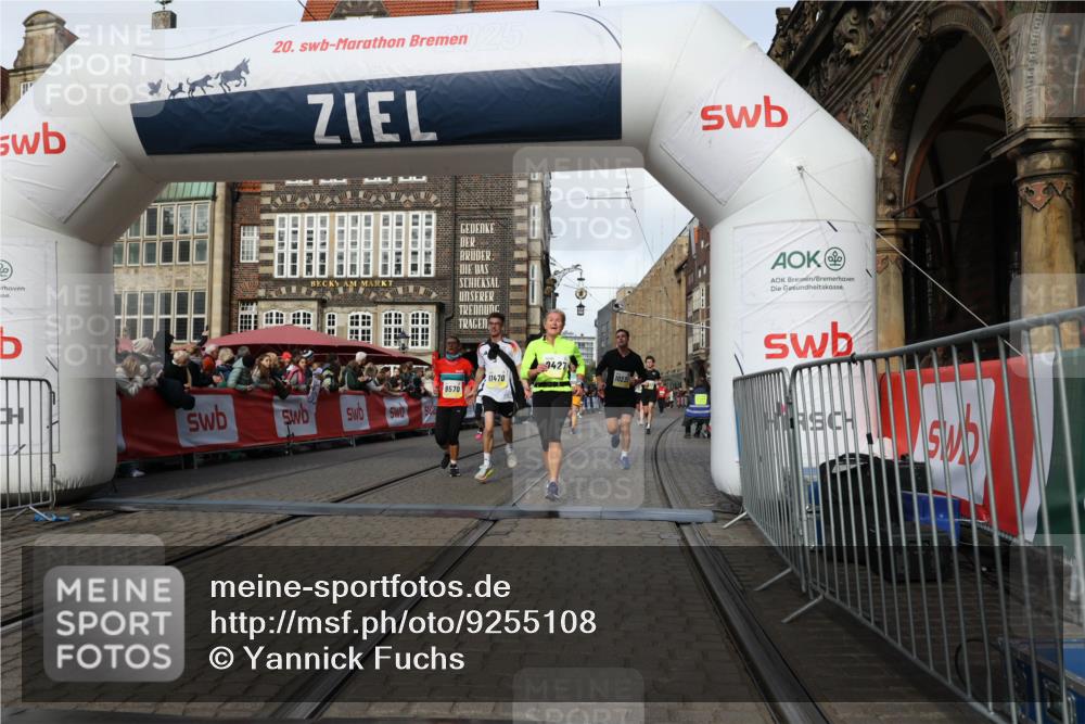 05.10.2025 - 20. swb-Marathon Bremen Yannick Fuchs http://msf.ph/oto/9255108 05.10.2025 10:55:03 Ziel 9427, 9436, 9560, 9570, 10024, 10231, 10232, 10233, 10487, 10609, 10770, 11163, 11320, 11373, 11470 meine-sportfotos.de