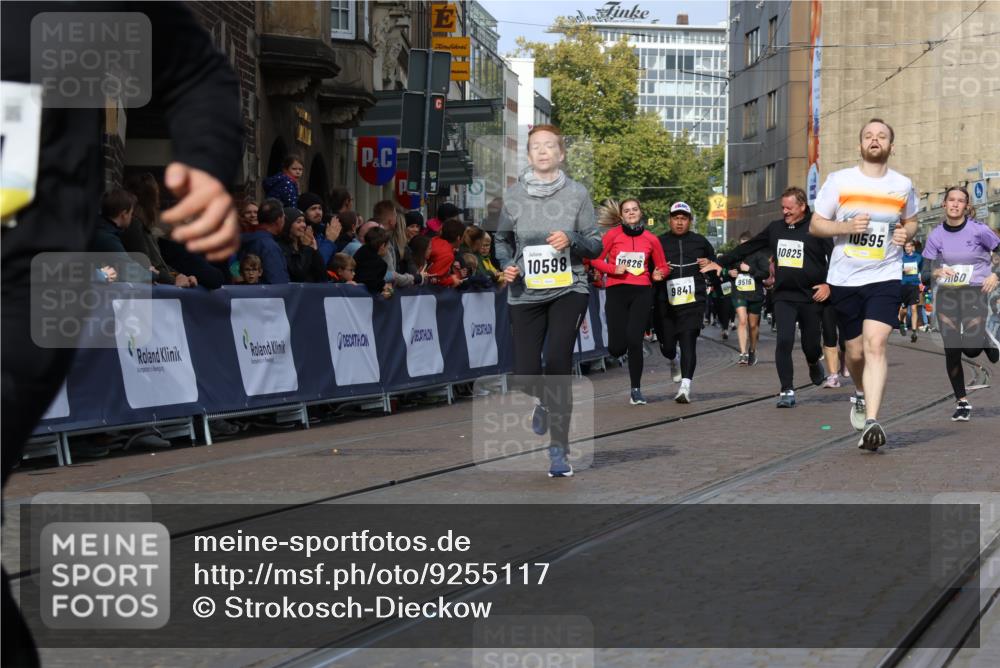05.10.2025 - 20. swb-Marathon Bremen Strokosch-Dieckow http://msf.ph/oto/9255117 05.10.2025 11:02:34 Ziel 9468, 9647, 9802, 9839, 9841, 10033, 10510, 10595, 10598, 10615, 10825, 10826, 11110, 11160, 11711 meine-sportfotos.de