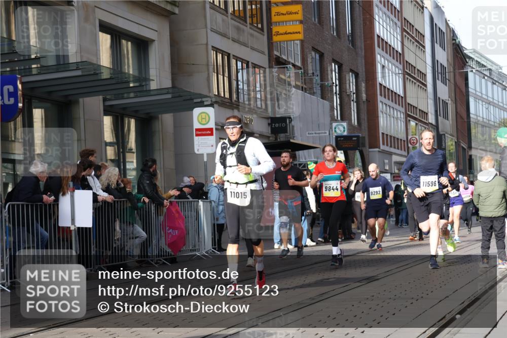 05.10.2025 - 20. swb-Marathon Bremen Strokosch-Dieckow http://msf.ph/oto/9255123 05.10.2025 10:56:59 Ziel 5172, 7101, 9000, 9215, 9231, 9260, 9292, 9314, 9450, 9489, 9550, 9577, 9625, 9844, 9947, 10139, 10169, 10281, 10293, 10367, 10545, 10645, 10657, 10917, 10950, 11015, 11138, 11202, 11434, 11596, 11606, 11686, 5172, 7101, 9000, 9215, 9231, 9260, 9292, 9314, 9450, 9489, 9550, 9577, 9625, 9844, 9947, 10139, 10169, 10281, 10293, 10367, 10545, 10645, 10657, 10917, 10950, 11015, 11138, 11202, 11434, 11596, 11606, 11686 meine-sportfotos.de