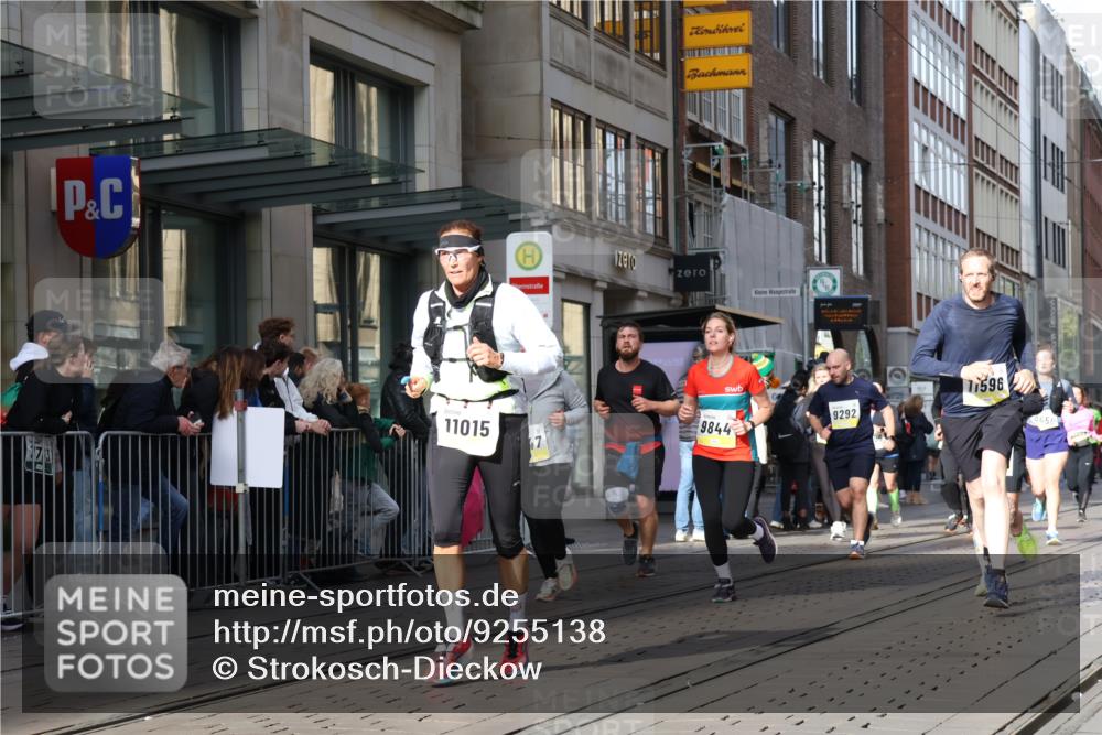 05.10.2025 - 20. swb-Marathon Bremen Strokosch-Dieckow http://msf.ph/oto/9255138 05.10.2025 10:57:00 Ziel 7101, 9000, 9215, 9231, 9260, 9292, 9314, 9450, 9489, 9550, 9577, 9625, 9844, 9904, 9914, 9947, 9962, 10139, 10169, 10281, 10293, 10367, 10545, 10645, 10657, 10917, 10950, 11015, 11138, 11202, 11434, 11596, 11606, 11686, 7101, 9000, 9215, 9231, 9260, 9292, 9314, 9450, 9489, 9550, 9577, 9625, 9844, 9904, 9914, 9947, 9962, 10139, 10169, 10281, 10293, 10367, 10545, 10645, 10657, 10917, 10950, 11015, 11138, 11202, 11434, 11596, 11606, 11686 meine-sportfotos.de