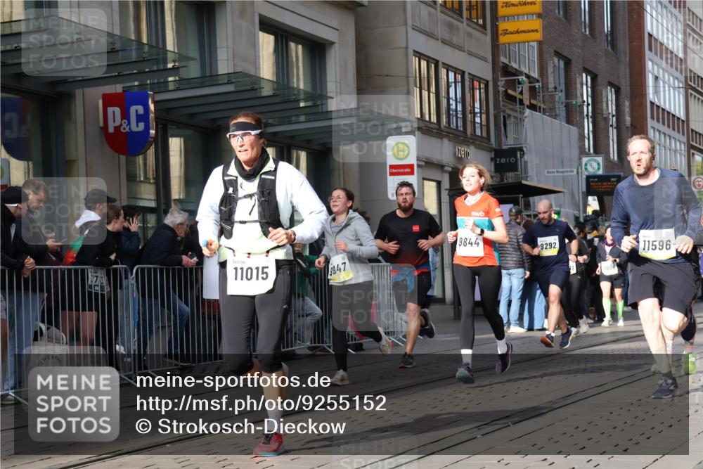 05.10.2025 - 20. swb-Marathon Bremen Strokosch-Dieckow http://msf.ph/oto/9255152 05.10.2025 10:57:01 Ziel 7101, 9000, 9215, 9231, 9260, 9292, 9314, 9450, 9489, 9550, 9577, 9625, 9844, 9904, 9914, 9947, 9962, 10139, 10169, 10281, 10293, 10367, 10545, 10645, 10657, 10917, 10950, 11015, 11138, 11202, 11434, 11596, 11606, 11686, 7101, 9000, 9215, 9231, 9260, 9292, 9314, 9450, 9489, 9550, 9577, 9625, 9844, 9904, 9914, 9947, 9962, 10139, 10169, 10281, 10293, 10367, 10545, 10645, 10657, 10917, 10950, 11015, 11138, 11202, 11434, 11596, 11606, 11686 meine-sportfotos.de