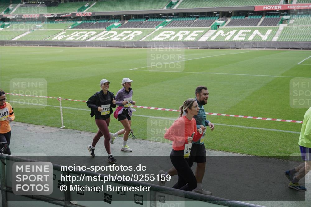 05.10.2025 - 20. swb-Marathon Bremen Michael Burmester http://msf.ph/oto/9255159 05.10.2025 10:43:15 Laufen im Stadion 9185, 9288, 9410, 9476, 9493, 9526, 9557, 9561, 9664, 9675, 9680, 9726, 9731, 9732, 9734, 9736, 9760, 9784, 9806, 9822, 9823, 9826, 9848, 9861, 9867, 9912, 10074, 10146, 10183, 10245, 10315, 10316, 10396, 10399, 10412, 10417, 10433, 10435, 10463, 10512, 10515, 10552, 10596, 10849, 10860, 10861, 10962, 10969, 11030, 11073, 11083, 11112, 11113, 11157, 11161, 11170, 11215, 11240, 11242, 11285, 11331, 11404, 11536, 8225, 9212, 9276, 9481, 9648, 9945, 9972 meine-sportfotos.de