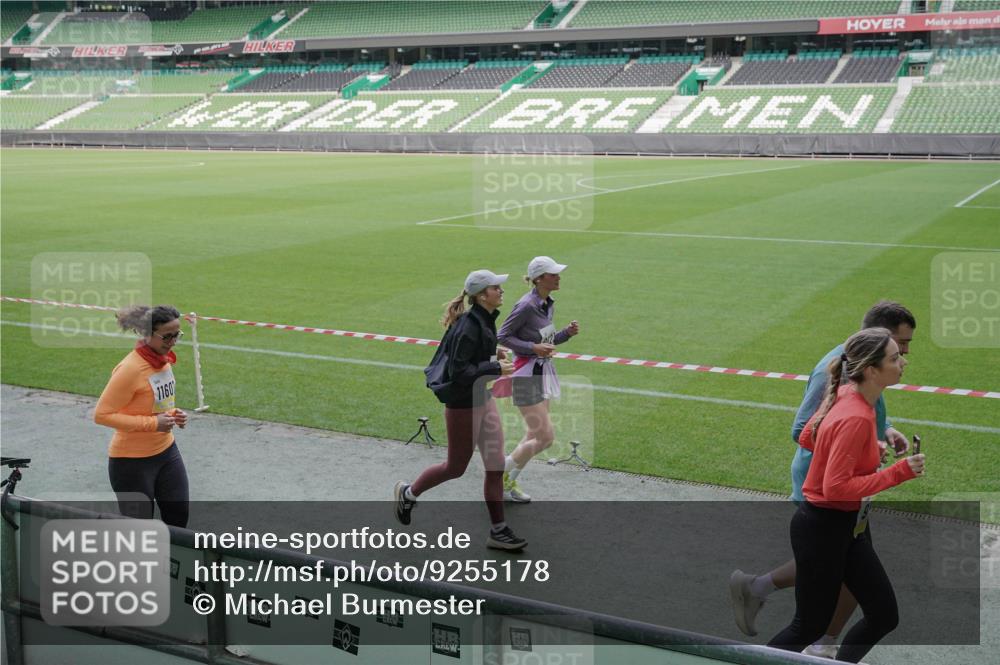 05.10.2025 - 20. swb-Marathon Bremen Michael Burmester http://msf.ph/oto/9255178 05.10.2025 10:43:16 Laufen im Stadion 9185, 9288, 9410, 9476, 9493, 9526, 9557, 9561, 9664, 9675, 9680, 9726, 9731, 9732, 9734, 9736, 9760, 9784, 9806, 9822, 9823, 9826, 9848, 9861, 9867, 9912, 10074, 10146, 10183, 10245, 10315, 10316, 10396, 10399, 10412, 10417, 10433, 10435, 10463, 10491, 10512, 10515, 10552, 10596, 10849, 10860, 10861, 10962, 10969, 11030, 11073, 11083, 11112, 11113, 11157, 11161, 11170, 11215, 11240, 11242, 11285, 11331, 11404, 11536, 8225, 9212, 9276, 9481, 9648, 9945, 9972 meine-sportfotos.de