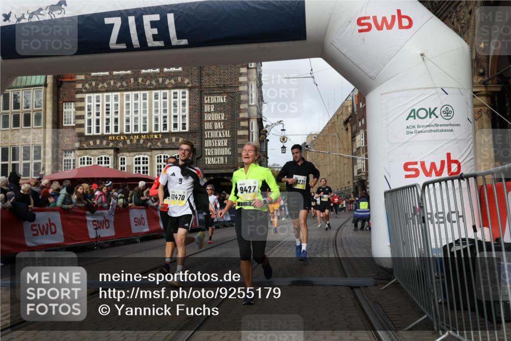 05.10.2025 - 20. swb-Marathon Bremen Yannick Fuchs http://msf.ph/oto/9255179 05.10.2025 10:55:03 Ziel 9427, 9436, 9560, 9570, 10024, 10231, 10232, 10233, 10487, 10609, 10770, 11163, 11320, 11373, 11470 meine-sportfotos.de